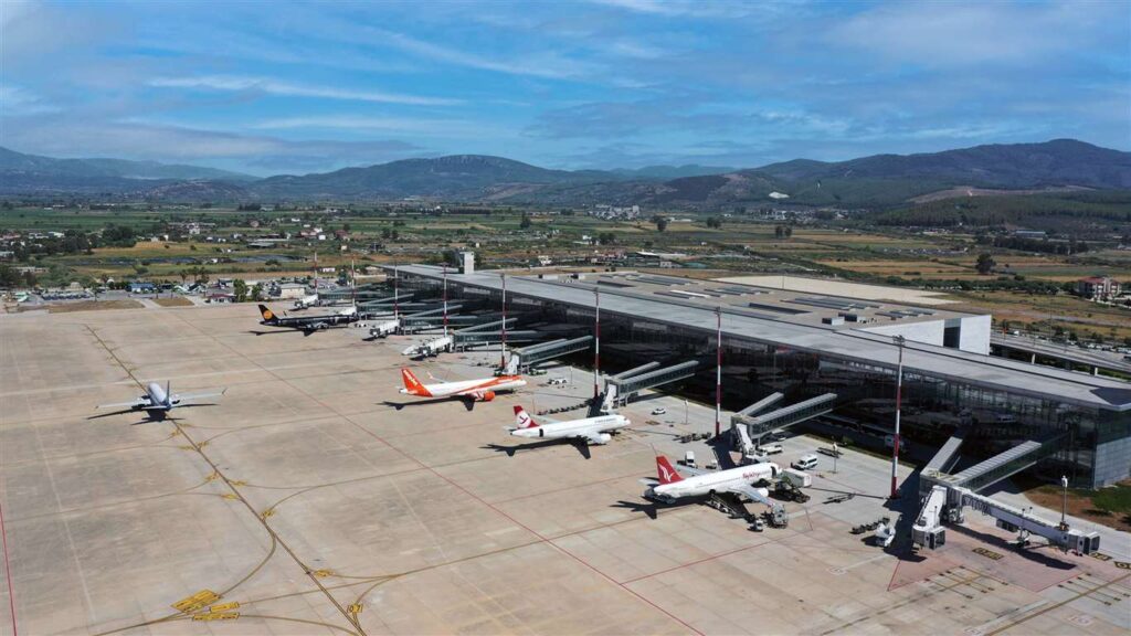 Havalimanı Araç Kiralama: Uçaktan İner İnmez Yola Çıkmanın Rahatlığı