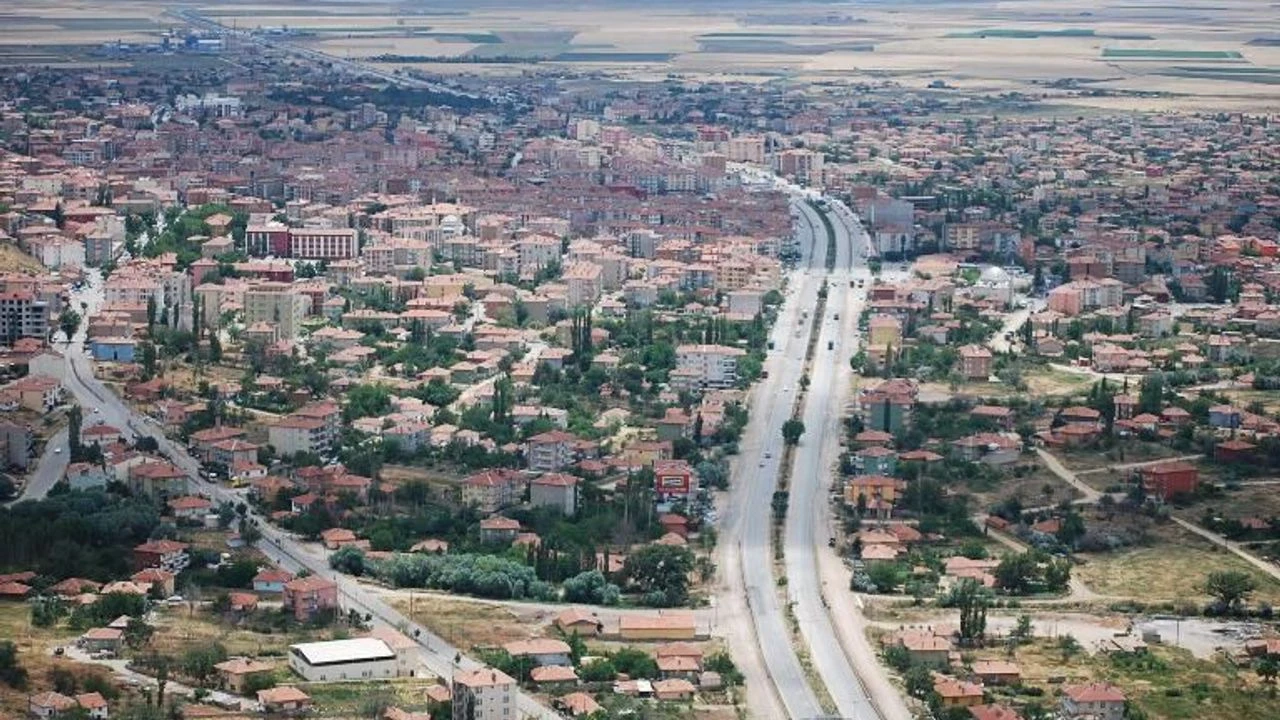 Şereflikoçhisar Araç Kiralama: Tuz Gölü, Ticaret ve Uzun Yol Güvenliği