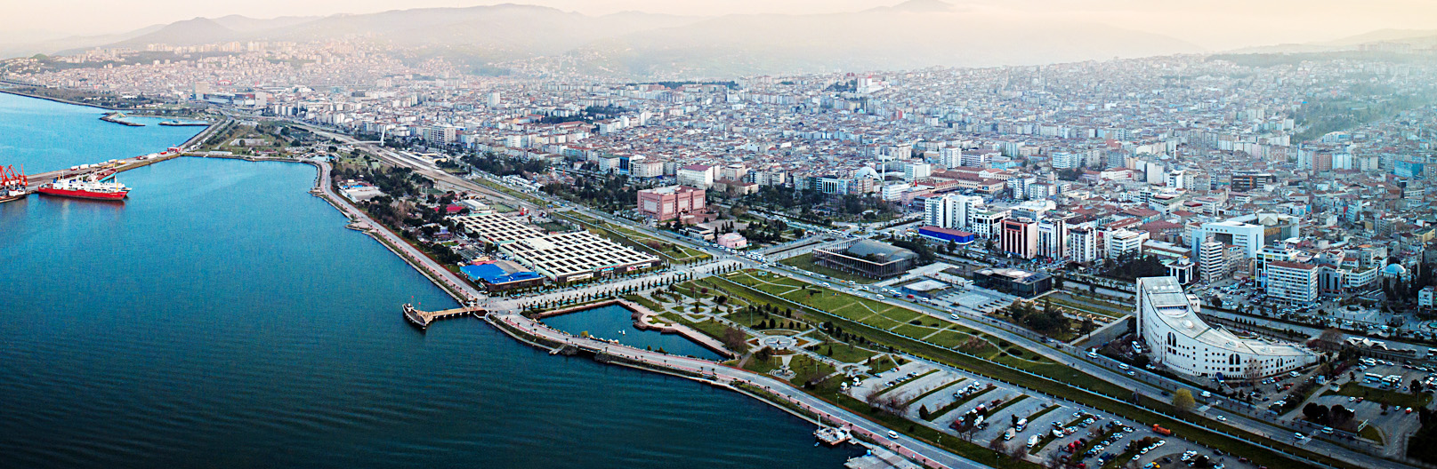 İlkadım Araç Kiralama: Şehrin Merkezi, Ticaret ve Güvenli Şehir İçi Rota