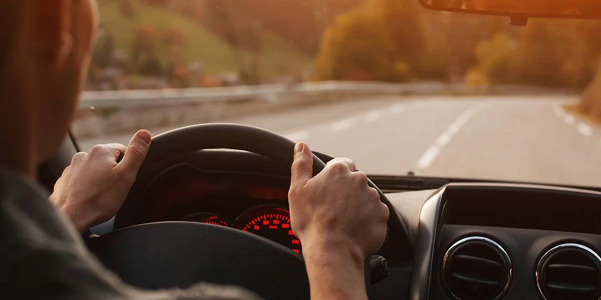 Kötü Hava Koşullarında Kiralık Araçla Güvenli Sürüş Tekniklerini Öğrenin