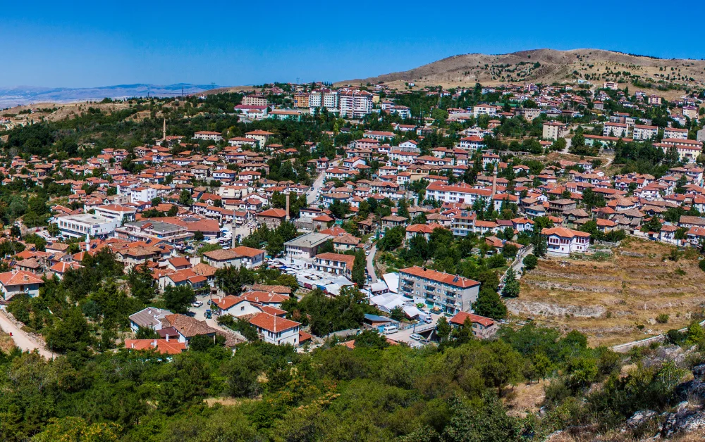 Ayaş Araç Kiralama: Termal Turizm, Doğal Lezzet ve Güvenlik